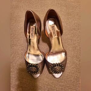Bagdley Mischka Women's shoes size 7.5  silver leather